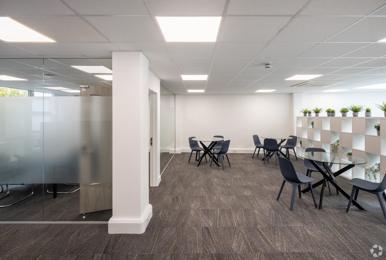 Regent House - Aylesbury photo 3