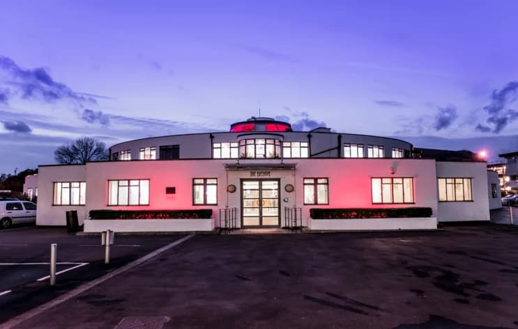 Orega - Gatwick photo 3